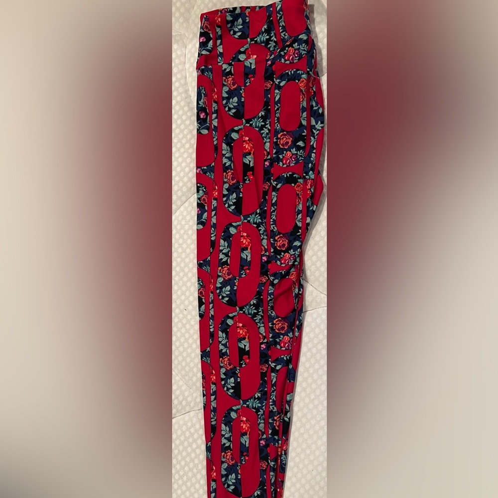 LulaRoe tall and curvy leggings. Red floral print.